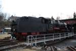 58 311 verlsst die Drehscheibe des Eisenbahnmuseums Schwarzenberg und setzt sich wieder an ihrem Zug.
