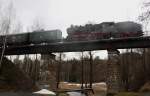 58 311 berquert am 28.03.09 die Zschopau Brcke in Schlettau.
