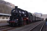 58 311 und 52 6106 fahren mit ihrem Sonderzug aus Gerolstein aus.02.04.2010,13:22 Uhr (175 Jahre Deutsche Eisenbahn)