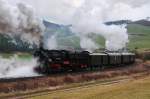 Die 58 311 drckt den Sonderzug nach Gerolstein nach. Aufgenommen in Hohenfels.