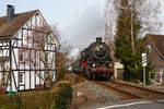 58 311, beschildert als 58 1111-2, mit dem Sonderzug der Ef Treysa aus Siegen nach Erndtebrück bei Kreuztal, 31.03.2019.