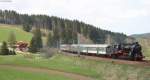 58 311 mit ihrem Sonderzug Triberg-St.Georgen(Schwarzw)-Hausach- Triberg am km 70,0 4.5.08