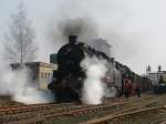 58 311 und 58 261 mit ihrem Gterzug kurz vor der Abfahrt.Zum Saisonauftakt im SEM-Chemnitz am 04.04.09