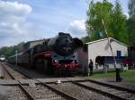 58 3049-2 stand mit dem VSE Museumszug beim BW Fest, am 16.05.10 in Schwarzenberg.