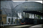 64491 ist mit einem Sonderzug nach Alsdorf am 13.5.1995 um 12.25 Uhr am Bahnsteig in Aachen HBF angekommen.
