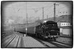 Dampf um W�rzburg: Am 09.05.2026 veranstaltete die Firma GleisGl�ck eine Dampfzugfahrt von W�rzburg durch's fr�nkische Saaletal nach Bad Kissingen und zur�ck. Das Bild zeigt die Dampflok 064 518-4 (Eurovapor) bei der Bereitstellung des Sonderzuges im Hauptbahnhof der Residenzstadt.