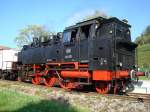 BR64 als Leihlok vor dem  Rebenbummler  am Kaiserstuhl/Baden Okt.2007