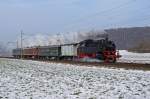 JAHRESRUECKBLICK 2013 VON WALTER RUETSCH.
MONAT JANUAR: VHE 64 518 im Dienste der Burgdorfer Fonduefahrt bei Bettenhausen am 26. JANUAR 2013.