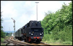 651049 fährt hier am 19.5.1997 um 13.46 Uhr in Vlotho in Richtung Hameln aus.