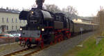 Anlässlich des 150jährigen Streckenjubiläums im April 2009 fuhr 65 1049-9 mit einem Sonderzug des Sächsischen Eisenbahnmuseums Chemnitz vom dortigen Hbf nach Hainichen und zurück, hier bei der Rückfahrt am Hp Braunsdorf-Lichtenwalde aufgenommen.
