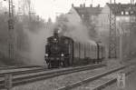 Die einst bei der kniglich bayr Staatsbahn beheimatete, 1913 von Krauss & Cie hergestellte 70 083 schnauft am Ostersonntag mit dem Sz88868 den Hang am Heimeranplatz hinauf.