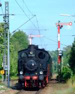Die 70 083 mit Dampf-Sonderzug von Bayerisch Eisenstein nach Landshut Hbf am 16.08.09 bei der Durchfahrt durch Wrth a.d.Isar!