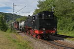  Auf der Rückfahrt nach Amstetten kommt die 75 1118 mit ihrem Sonderzug nach einem Tag auf der Krebsbachtalbahn am Sonntag den 26.7.2020 in Neckargerach dem Fotografen vor die Linse gefahren.