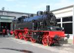 Vor dem Betriebswerk lie sich 75 1118 die spt-sommerliche Sonne auf den Kessel scheinen. Aufgenommen am 01.09.2012 zu den 18. Meininger Dampflok-Tagen.