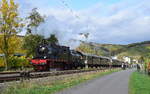 78 468 dampft nach der Kreuzung mit 620 039 in Dernau weiter nach Kreuzberg.