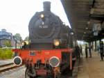 78 468 vor Zug der Rennsteigbahn in Ilmenau, 2005