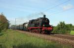 Am 25.5.2013 folgte die 78468 von Eisenbahn Tradition fast im Blockabstand
der 012066-7 auf der Rollbahn bei Tecklenburg - Leeden. Der Sonderzug
befrderte Fahrgste aus dem Tecklenburger Land und Osnabrcker Raum
zur Meyer Werft nach Papenburg.