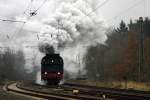 Mit mächtigen Auspuffschlägen fährt 78468 am 29.11.2014 um 13.30 Uhr mit einem  Sonderzug zum Weihnachtsmarkt nach Münster aus dem Bahnhof Hasbergen aus.