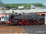 82 008 vor dem 25-stndigen Lokschuppen des Sdwestflischen Eisenbahnmuseums SEM (ehemaligen BW Siegen) am 17.08.2013 whrend des Lokschuppenfestes 2013.