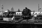 Impression von 86 001 auf der Drehscheibe eines der Rundlokschuppen, ausgeliehen vom DB Museum Nürnberg, ausgestellt im Sächsischen Eisenbahnmuseum Chemnitz-Hilbersdorf, 12.03.2022