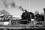 Auch wenn 86 001 nicht mehr betriebsfähig ist, darf sie doch ab und an noch etwas  dampfen . Für die Fotografen rauchte die damals 94 Jährige Lokomotive nochmals. Chemnitz-Hilbersdorf, 12.03.2022
