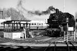 Auch wenn 86 001 nicht mehr betriebsfähig ist, darf sie doch ab und an noch etwas  dampfen . Für die Fotografen rauchte die damals 94 Jährige Lokomotive nochmals. Chemnitz-Hilbersdorf, 12.03.2022