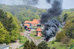 86 1323 alias 86 1333 wurde mit Rauchkammer voraus und weiteren kleineren Details umgebaut. Somit wurde versucht einen Zug zu gestallten, wie einst auch auf Usedom  fuhr im Alltag. Hier sieht man am frühen Morgen die imposante Ausfahrt aus Heringsdorf auf der Insel Usedom. Fehlten nur noch die Flügelsignale am Kopfbahnhof. An sich war es ein schönes Wochenende mit Zahlreichen Fahrgästen. 13.05.2017