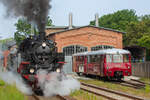 Der sogenannte „Zugbringer“ mit historischen Fahrzeugen am letzten Mai Wochenende zwischen Bergen auf Rügen und Lauterbach Mole. Hierbei kam  Dampf und Diesel der Baureihen 86 und 142 mit entsprechenden Wagen sowie die BR 172 zum Einsatz. - 2024