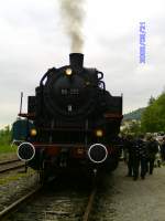86 333 der Wutachtalbahn am 21.5.2008 beim Ankuppeln im Bahnhof Weizen.