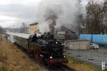 DPE 61407 als Sonderzug zum Weihnachtsmarkt auf Schloss Burgk mit der 86 1333-2 in Mühltroff. Aufgenommen am 27.11.2016