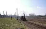 89 6009 whrend der Fhrerstandsmitfahrten im SEM Chemnitz zum Feldbahntreffen am 8.04.06