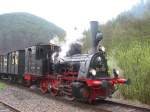 Die preuische Tenderlok T3 89 7159 fhrt am 24/4/2005 mit Kuckucksbhnelzug Elmstein (Pfalz) ein.  Das Kuckucksbhnel ist eine Nebenbahn im Pflzerwald, die von Neustadt an der Weinstrae ber Lambrecht nach Elmstein verluft.