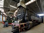 Die Dampflokomotive 95 0028 steht im Ringlokschuppen des Bochumer Eisenbahnmuseums.