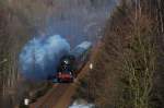 95 1027-2 rollt hier mit ihrem Sonderzug von Blankenburg nach Rbeland kurz hinter dem ehem Hp Braunesumpf hinab um genug Schwung fr die anstehende letzte Steigung hinauf nach Httenrode zu bekommen,