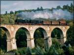 Im Oktober 1992 berqueren 95 1016 und 95 1027 den Viadukt in Sonneberg-West mit einem Gterzug nach Eisfeld