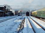 Am 10.02.2017 startete in Wernigerode das  Unternehmen Bergkönigin und Brockenloks  gleich mit einem schönem Motiv,alt und ein enig neu standen sich für Sekunden gegenüber. Die Reserve-99 72 links, der einfahrende HEX-Triebwagen, die 95 027 für die Fahrt Wernigerode-Quedlinburg und die 132, die einen Sonderzug gebracht hatte, dessen Gäste mit dem samstäglichen Traditionszug zum Brocken dampfen wollten gaben sich hier ein Stell-dich-ein.