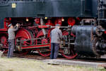 24.09.2016, Den Sonneberger Eisenbahnfreunden war es  gelungen drei  Bergköniginnen  im ehemaligen Lokbahnhof Sonneberg zu vereinen! 95 009, 95 016 und 95 027 waren vom 23. bis 25.9. in Sonneberg zu sehen. Außerdem fanden  Pendelfahrten mit 95 1027 zwischen 
Lauscha - Sonneberg - Rauenstein statt. Vor dem Start waren die üblichen Wartungsarbeiten am Triebwerk der 95 027 zu erledigen.