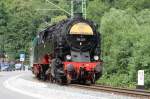 125 Jahre Rbelandbahn - Prsentation der 95 027 im Harz. Der 2. Sonderzug erreicht am Nachmittag Rbeland. In langsamer Fahrt und mit Lutwerk prsentiert sich die Bergknigin den Rbelndern und ihren Gsten; 10.07.2010