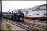 Bahnhof Schmiedefeld am 9.10.1992: 951027 fährt mit einem Personenzug nach Saalfeld aus Lauscha kommend ein.