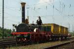 Aus der groen Lok-Parade der Erste. Eine Replika des  Adler  inkl. seiner Wagen mit einem historisch angezogenen Team.
Anlass war das 10-jhrige Bestehen des DB-Museums Koblenz-Ltzel.

Koblenz, der 21. Mai 11