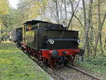Nach dem Rangieren mit Unterstützung des Rottenkraftwagen 53 392 der DGEG steht nun die Lokomotive Speyerbach mit dem Kuckucksbähnel zur Rückfahrt von Breitenstein  nach