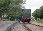 Bekohlung von HSW Lok 1, am Bahnsteig an der Rheinpromenade in Wesel, 19.06.1988. Scanbild 205.6819, Kodak Vericolor III.