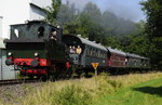 4-Wagen-Zug der Wiehltalbahn mit Dampflok  Waldbröl bei Weiershagen, 24.7.16.