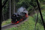 99 7247-2 rollt mit dem P8936 (Brocken - Wernigerode) talwärts zwischen den Bahnhöfen Drängetal und Steinerne Renne.