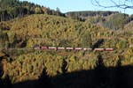 Unterhalb vom Elversstein fotografierte ich den ersten Zug zum Brocken, P8931 mit 99 7247, der gerade den Tunnel verlassen hat.