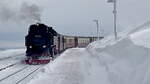 Einfahrt 99 236 der HSB am 04. Dezember 2023 in den Bahnhof Brocken.
