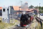 99 7235-7 mit dem N 8935 von Wernigerode zum Brocken bei der Ausfahrt in Wernigerode am 27.07.09