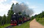 Mit ihrem Personenzug aus Drei-Annen-Hohne kommend schnauft 99 7235 am 30.06.15 die Steigung des höchsten Berges Mitteldeutschlands empor.