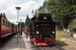 99 7234-0 beim Kreuzungshalt im Bahnhof Schierke auf dem Weg vom Brocken nach Drei Annen Hohne am 16.08.16.