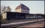 Am 4.10.1991 stand diese ehemalige Zuggarnitur der MPSB mit Schlepptenderlok 993352 notdürftig geschützt in Friedland.